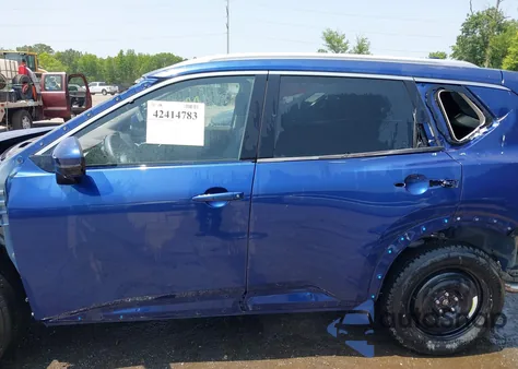 2022 Nissan Rogue Platinum Intelligent Awd z USA, uszkodzony, nr VIN JN8BT3DD1NW272452